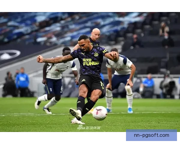 孙兴慜赛前与纽卡斯尔联小球员亲切互动展现大将风范