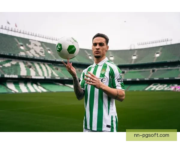 曼联官宣拉什福德新赛季将穿改良复古球靴亮相